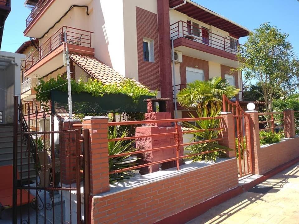 Blue Moon Apartments ネア・ミカニオーナ エクステリア 写真