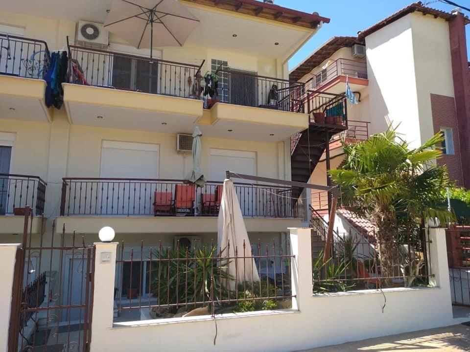 Blue Moon Apartments ネア・ミカニオーナ エクステリア 写真