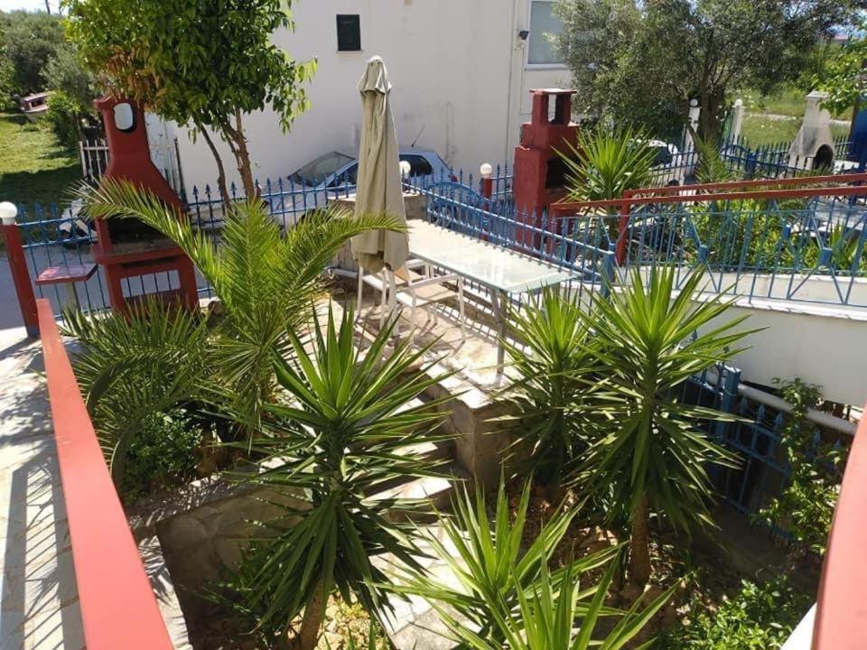 Blue Moon Apartments ネア・ミカニオーナ エクステリア 写真