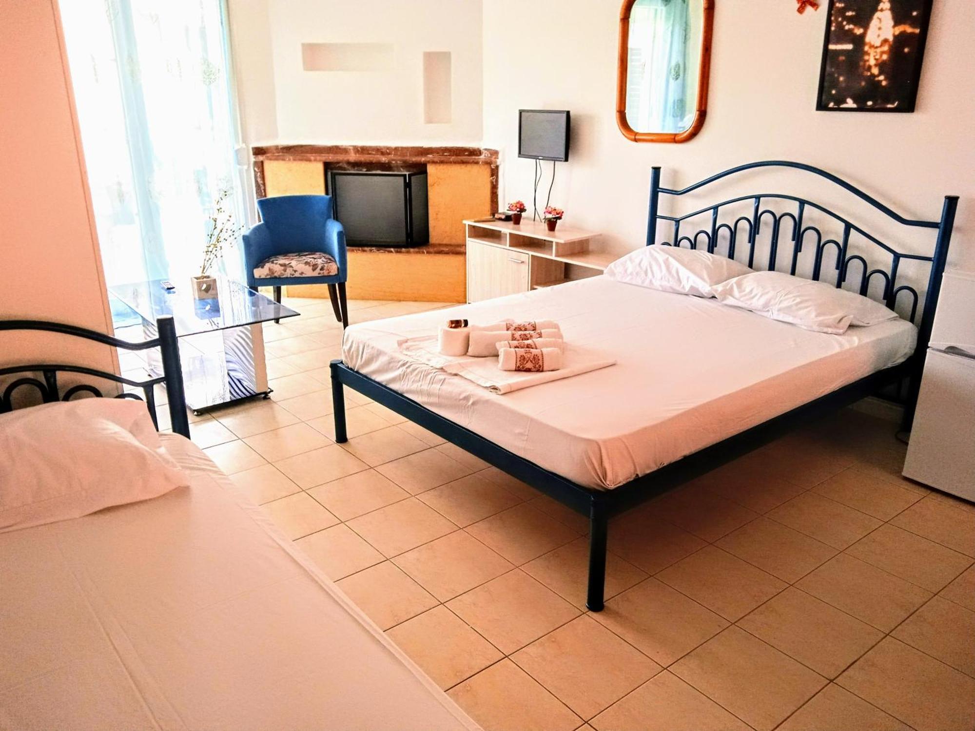 Blue Moon Apartments ネア・ミカニオーナ 部屋 写真